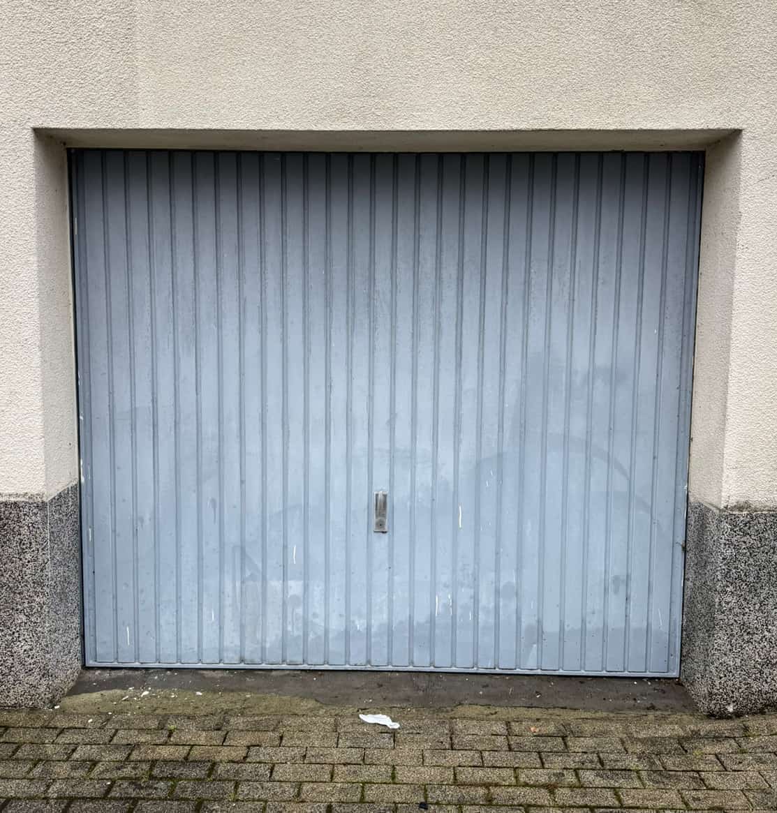 Rénovation porte de garage — Avant